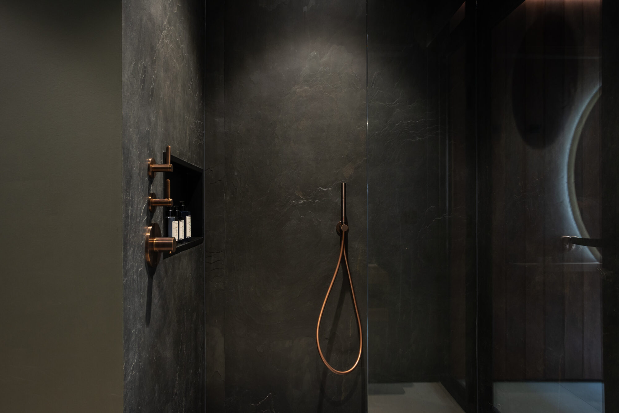 suite-escape-9341