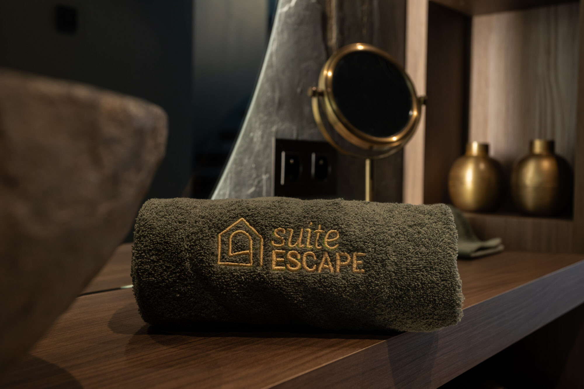 suite-escape-9347